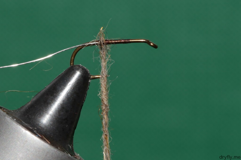 2013.04.dryfly.me.dubbing_wapsi_squirrel_on_thread