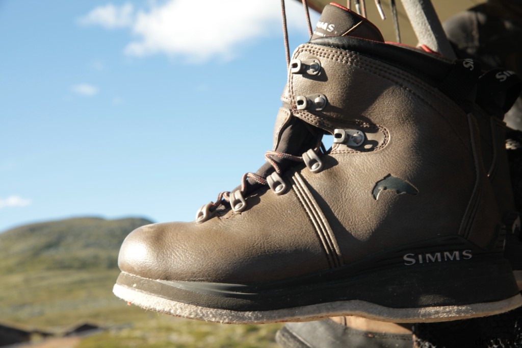 dryfly.me.2013.08.drying_shoes