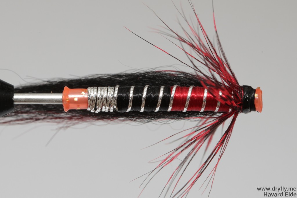 dryfly.me.2013.12.20.tube_red_black_under