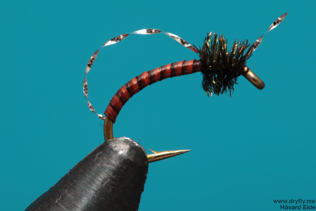 dryfly.me.2013.12.30.peacock_flash_midge