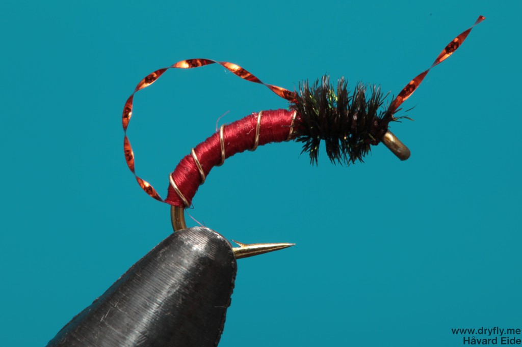dryfly.me.2013.12.30.peacock_flash_midge_red_2