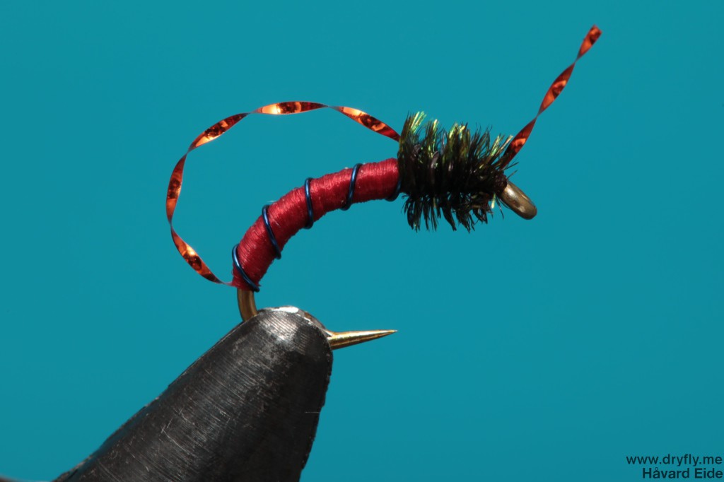 dryfly.me.2013.12.30.peacock_flash_midge_red_3