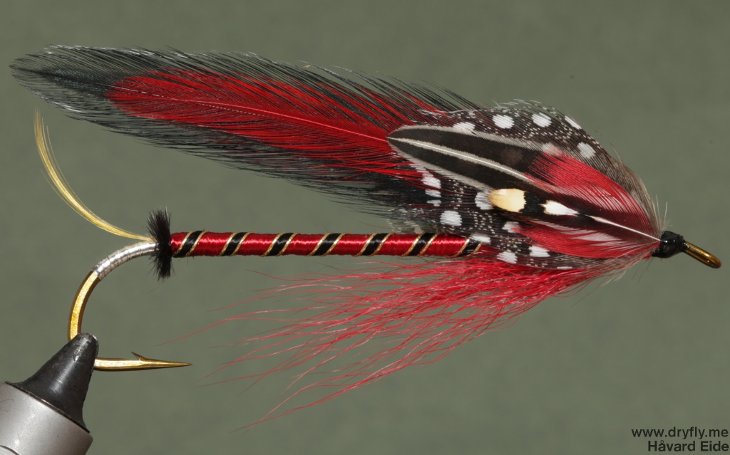 2014.10.25.dryfly.me.red_black_streamer